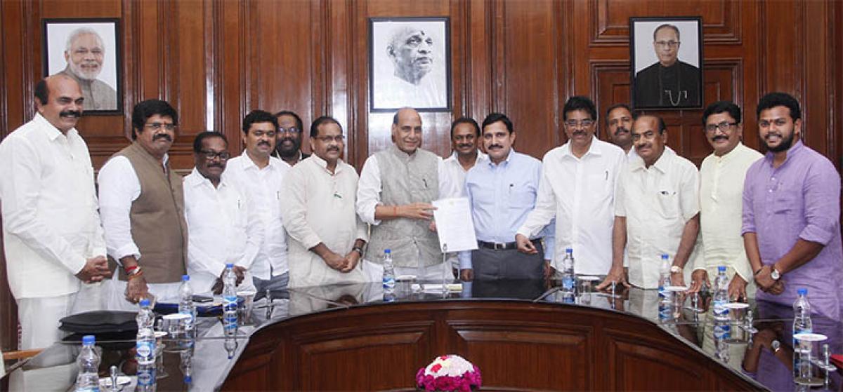 AP members ramp up pressure on Centre